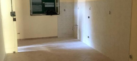 4 bedrooms Apartment in Messina, Italy No. 135021 3