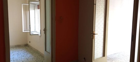 4 bedrooms Apartment in Messina, Italy No. 135021 13