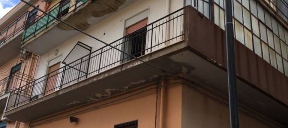 4 bedrooms Apartment in Messina, Italy No. 135021 2