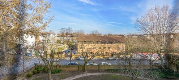 2 bedrooms Apartment in London, United Kingdom No. 9890 4