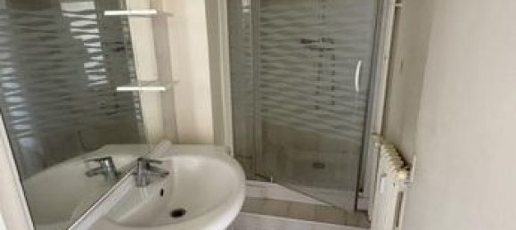 2 chambres Appartement à Châteauroux, France No. 304952 4