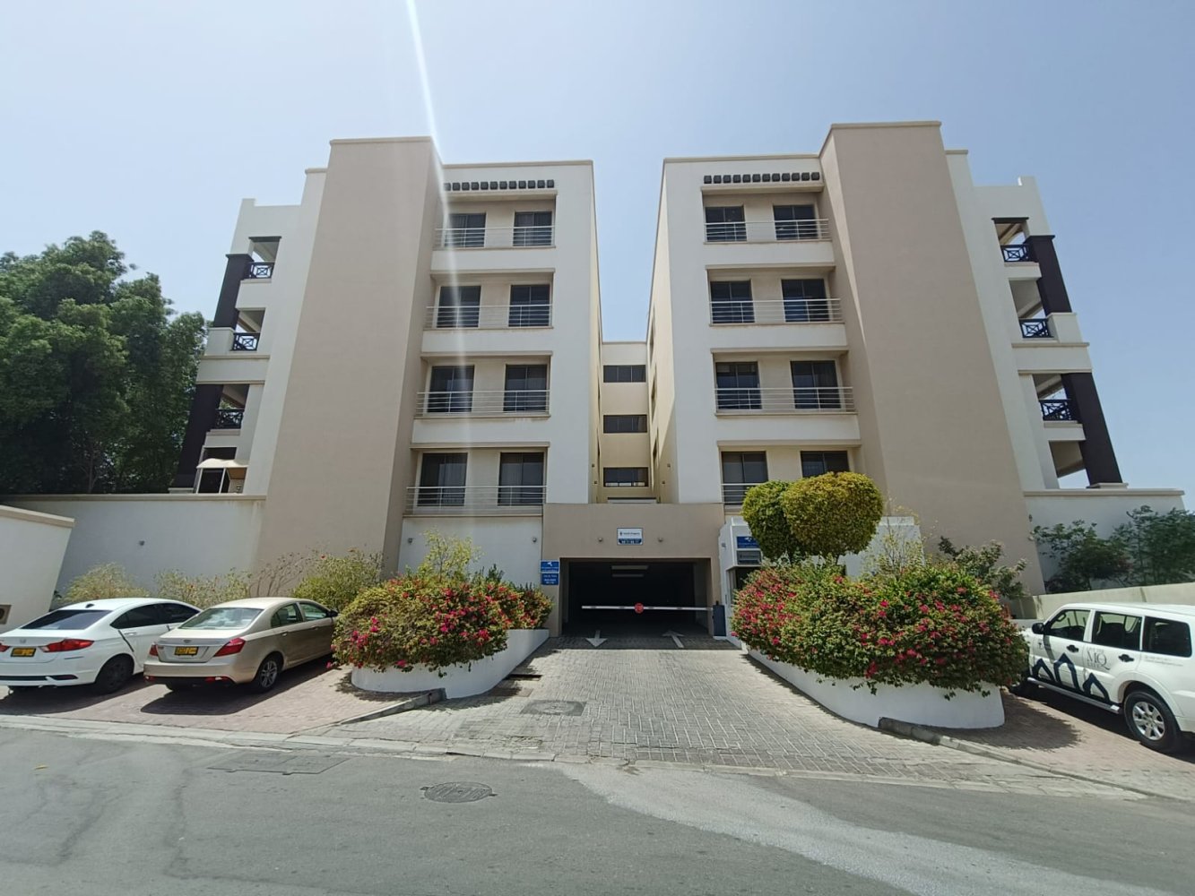 4 bedrooms Apartment in Madinat as'Sultan Qaboos, Oman No. 1241