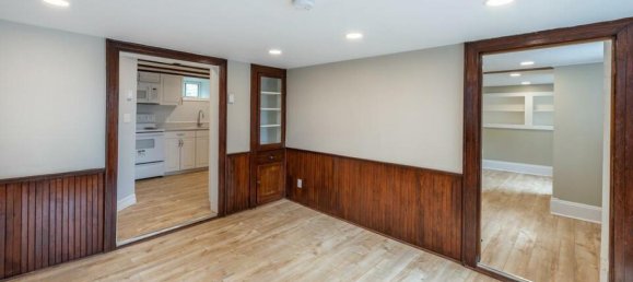 6 bedrooms House in Lunenburg, Canada No. 466 4