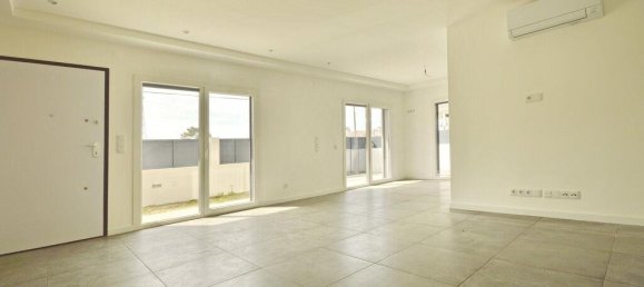 3 Schlafzimmer Villa in Seixal, Portugal, Nr. 107161 2