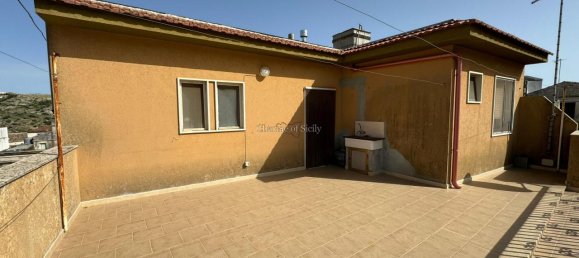 Дом с 4 комнатами в Модика, Италия № 234176 20