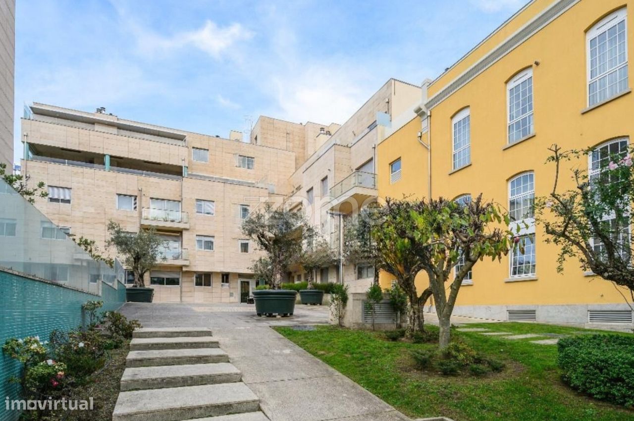 3 bedrooms Apartment in Porto, Portugal No. 330802