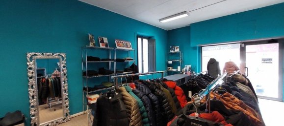 120m² Commercial property in Arezzo, Italy No. 213945 8