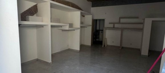 57m² Commercial property in Crotone, Italy No. 334364 2