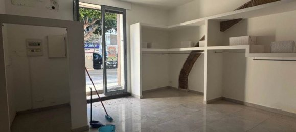 57m² Commercial property in Crotone, Italy No. 334364 4