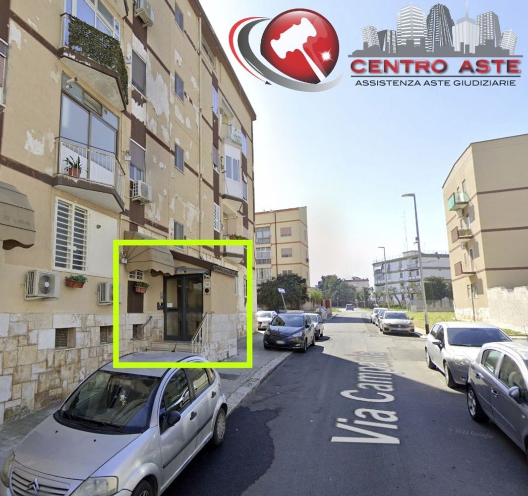 7 rooms Apartment in Bari, Italy No. 231628
