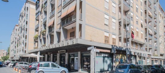 2 rooms Commercial property in Rome, Italy No. 334328 3