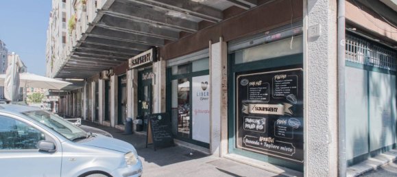 2 rooms Commercial property in Rome, Italy No. 334328 13