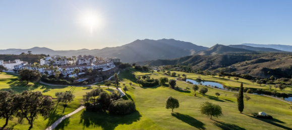 Apartamento de 3 dormitorios en Alhaurín el Grande, Spain No. 52840 2