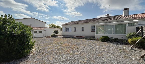 2 bedrooms House in Challans, France No. 299923 2