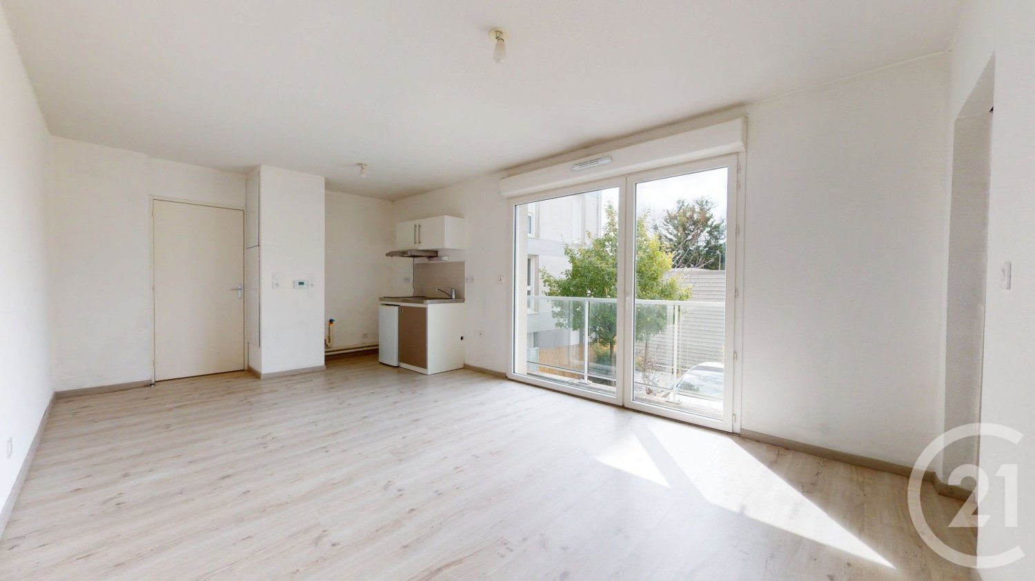 1 bedroom Apartment in Nantes, France No. 279487