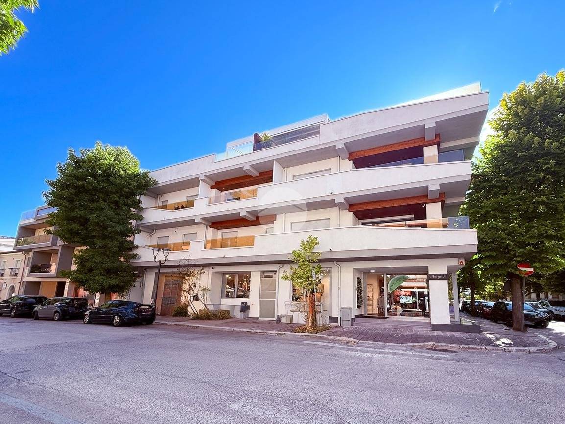 2 bedrooms Penthouse in Avezzano, Italy No. 346888