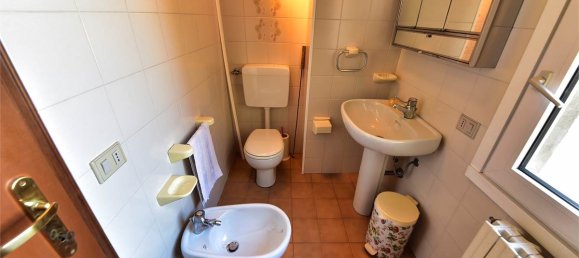 1 غرف نوم شقة في Oltrona di San Mamette, Italy رقم 317398 5