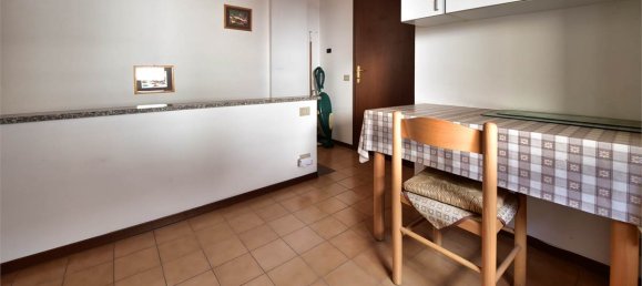 1 غرف نوم شقة في Oltrona di San Mamette, Italy رقم 317398 11