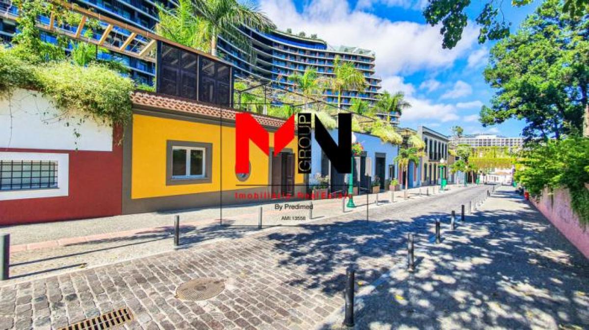130m² Shop in Funchal, Portugal No. 1829