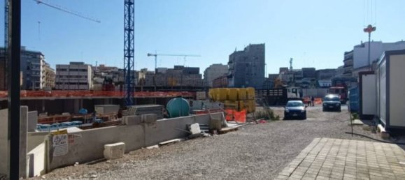 Коммерческая недвижимость с 1 комнатой в Лечче, Италия № 96778 24