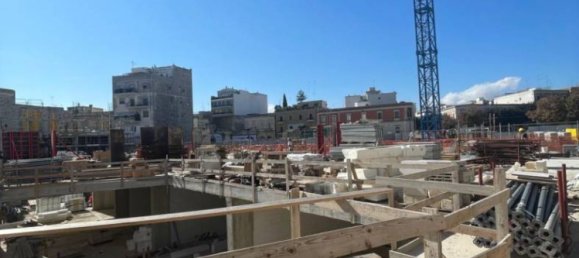 Коммерческая недвижимость с 1 комнатой в Лечче, Италия № 96778 6