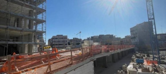 Коммерческая недвижимость с 1 комнатой в Лечче, Италия № 96778 9