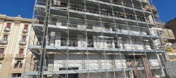 Коммерческая недвижимость с 1 комнатой в Лечче, Италия № 96778 19