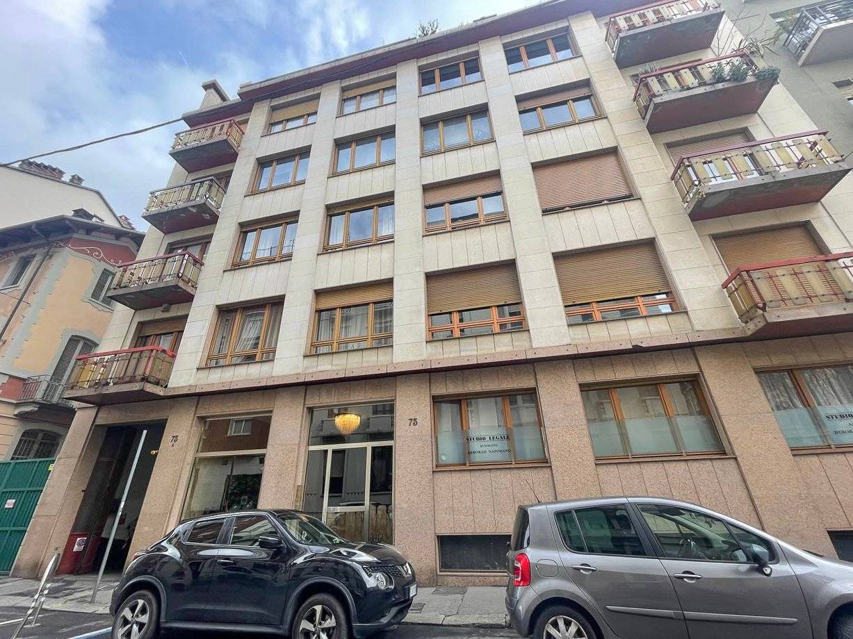 140m² Warehouse in Turin, Italy No. 214619