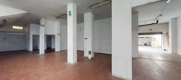 140m² Warehouse in Turin, Italy No. 214619 2