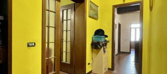 3 rooms Apartment in Mantua, Italy No. 250324 8