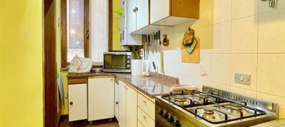 3 rooms Apartment in Mantua, Italy No. 250324 7