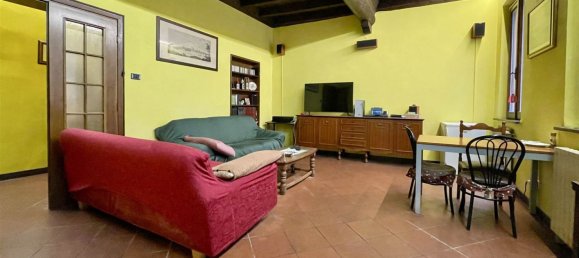 3 rooms Apartment in Mantua, Italy No. 250324 2