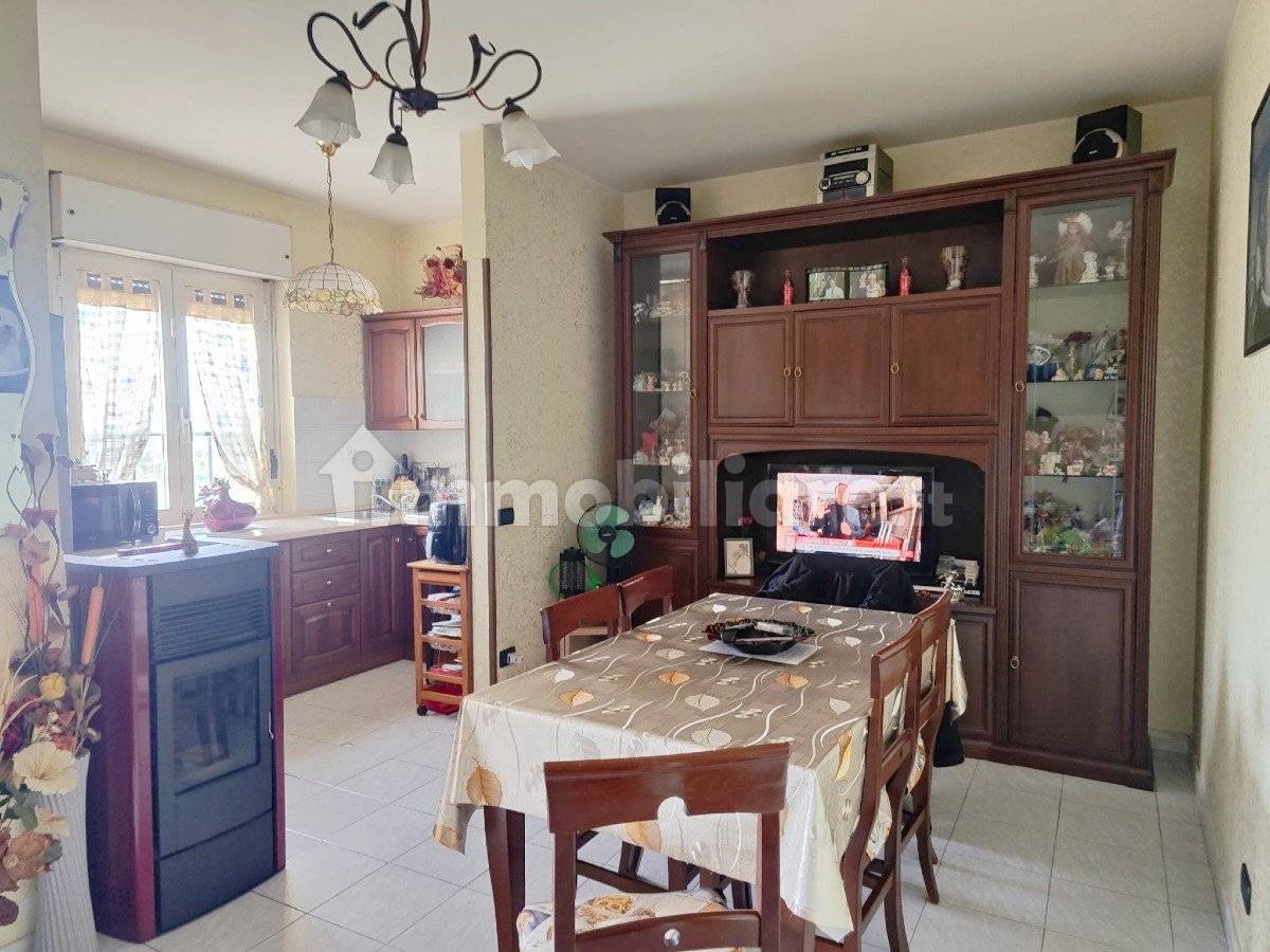 2 Schlafzimmer Wohnung in Toffia, Italy, Nr. 209536