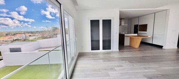 4 bedrooms Townhouse in Corroios, Portugal No. 93588 10