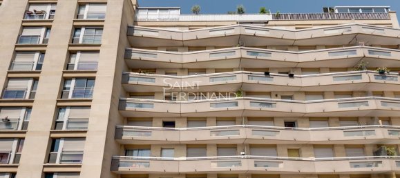 Studio in Paris, France No. 329863 7