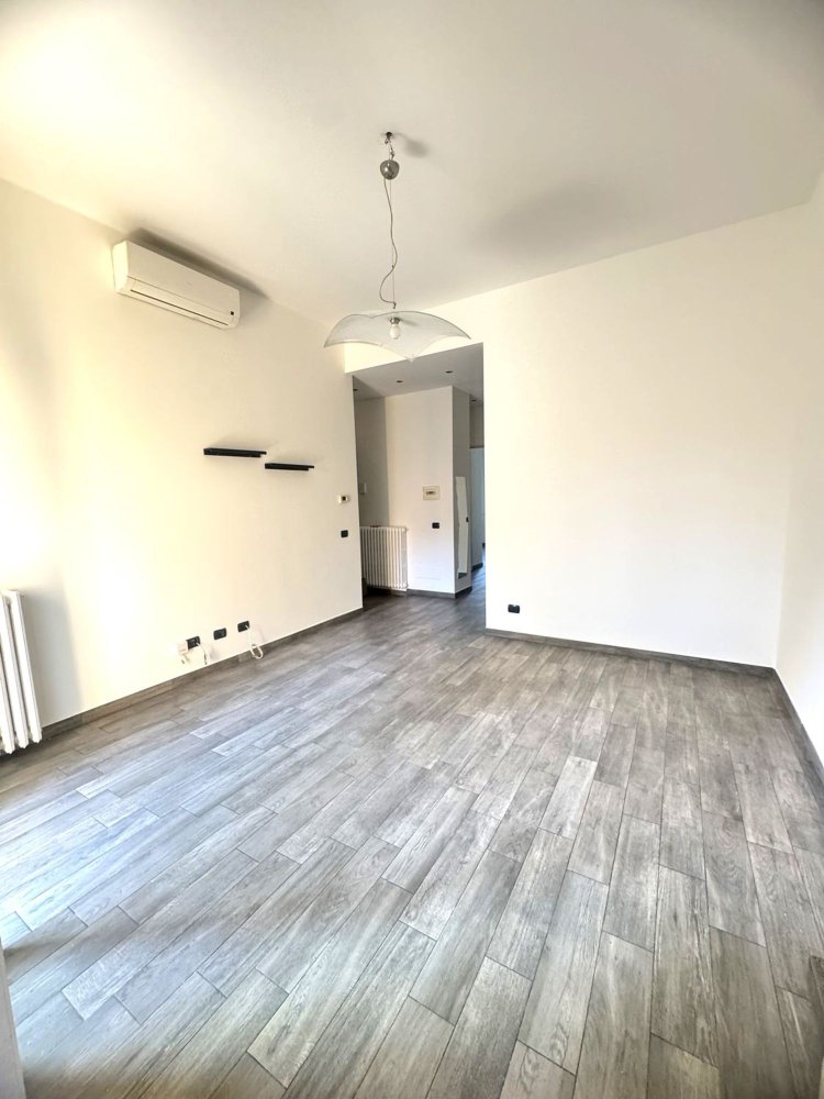 3 Schlafzimmer Wohnung in Milan, Italy, Nr. 394581