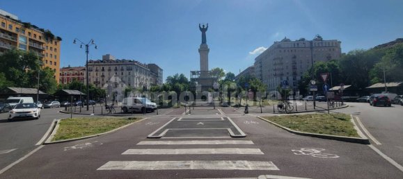 Коммерческая недвижимость с 3 комнатами в Милан, Италия № 314900 12