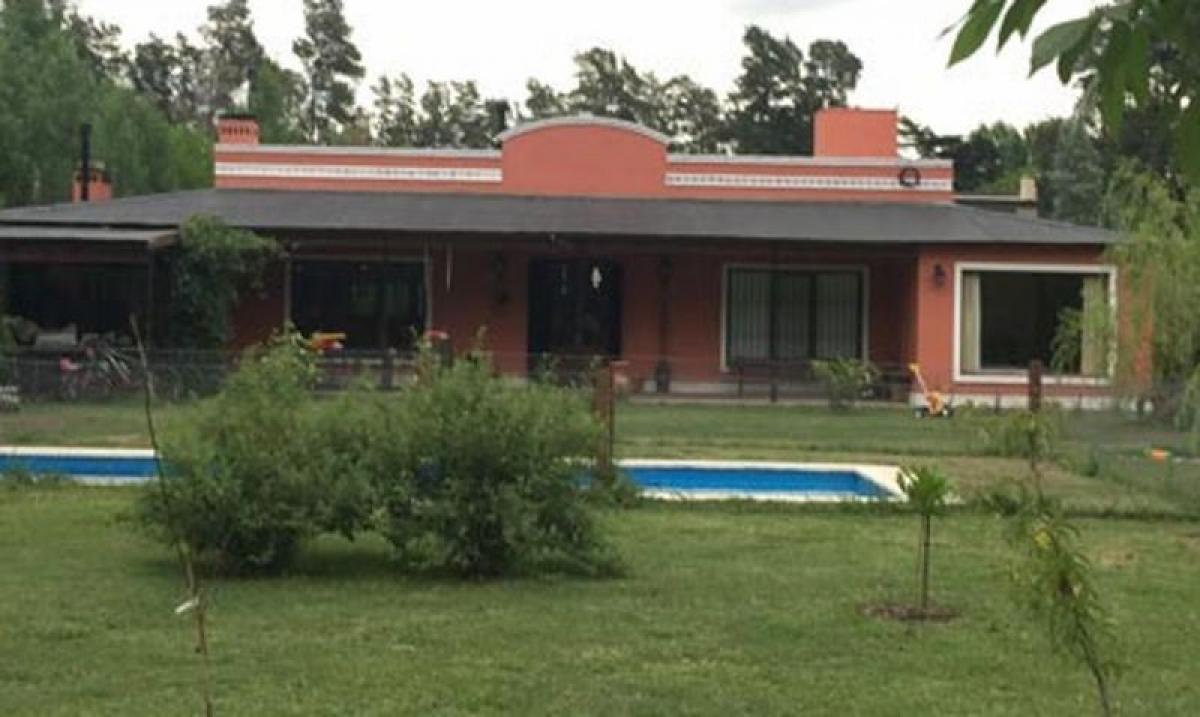 3 bedrooms House in Esteban Echeverria, Argentina No. 9029