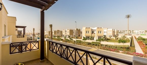 4 bedrooms Villa in Mudon, UAE No. 32431 11