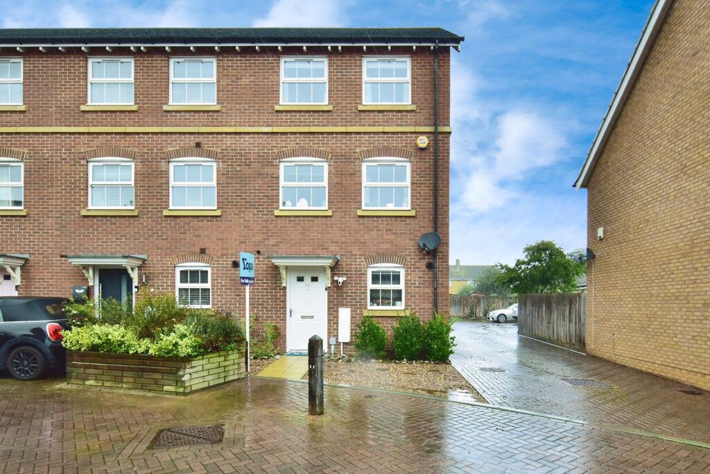 4 bedrooms Commercial property in Sittingbourne, United Kingdom No. 10758