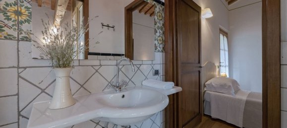 6 bedrooms House in Poggibonsi, Italy No. 52752 24