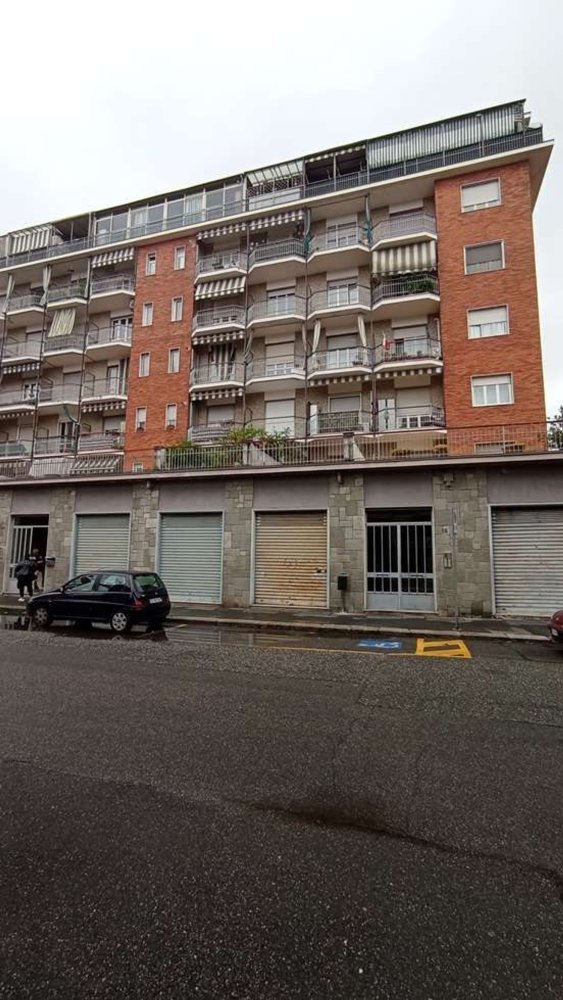 3 bedrooms Apartment in Turin, Italy No. 318190
