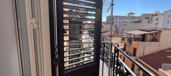 3-salle Appartement à Palermo, Italy No. 259137 14