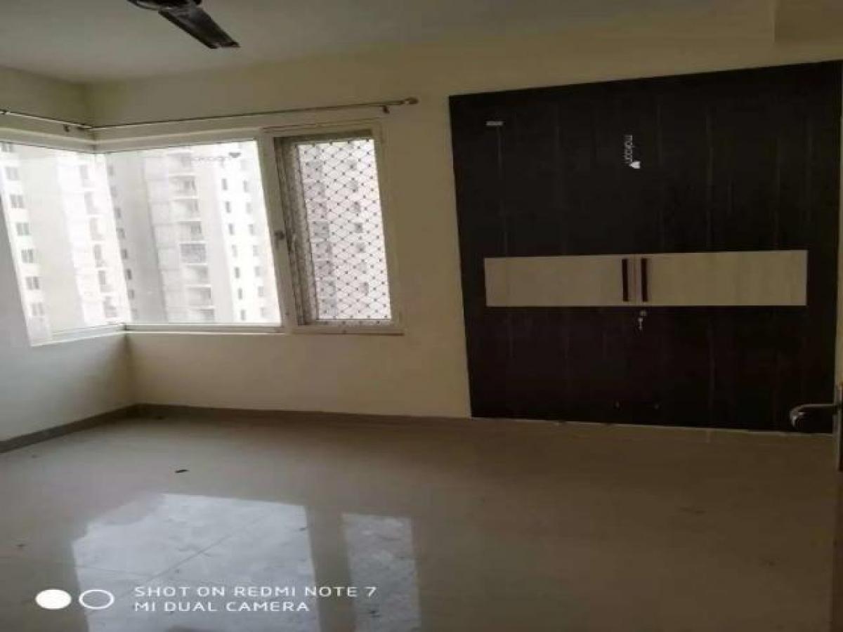 Casa de 3 dormitorios en Noida, India No. 25729