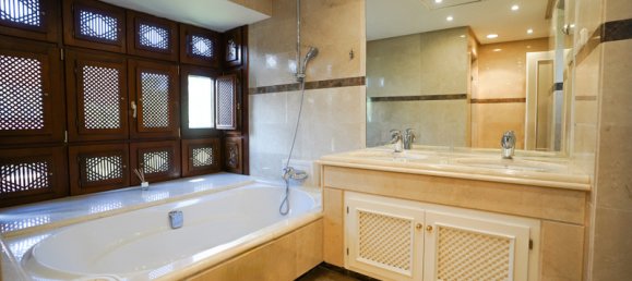 3 bedrooms Penthouse in Marbella, Spain No. 104417 10