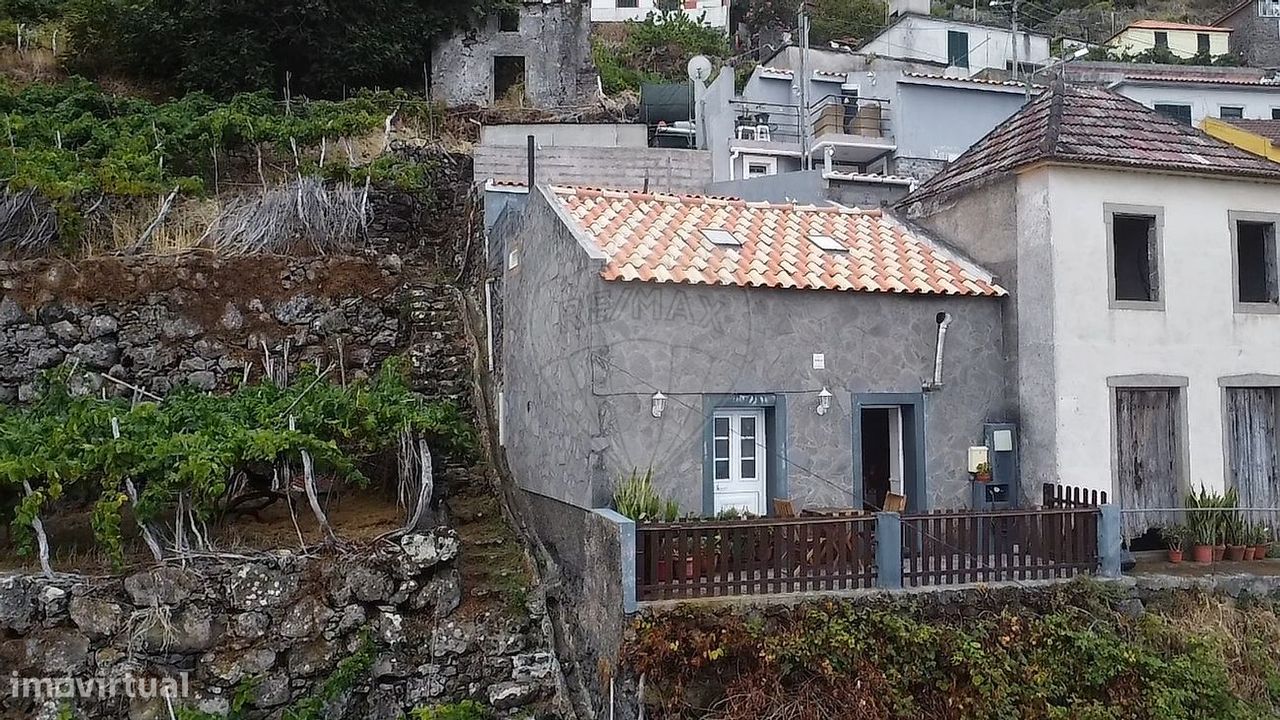 Casa de 2 dormitorios en Porto Moniz, Portugal No. 331411