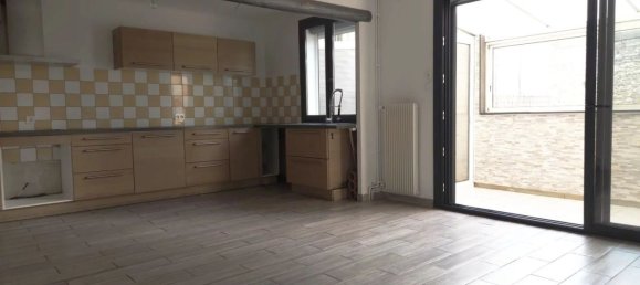 3 bedrooms House in Sorgues, France No. 290639 2