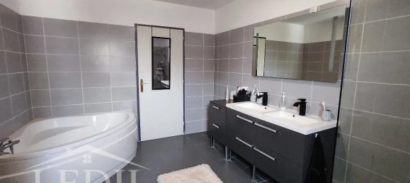 4 bedrooms House in Laroque-Timbaut, France No. 358000 7