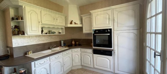 3 bedrooms House in Chateauroux, France No. 92635 8