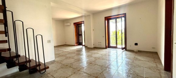 4-salle Duplex à Pozzuoli, Italy No. 295700 10